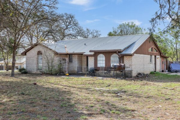 213 Indian Oak Dr, Bastrop