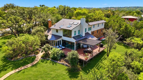 100 Derby Dr, Spicewood