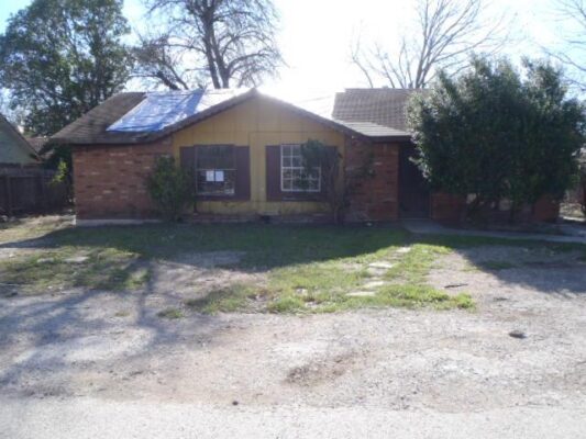 652 Fir Ln, Lockhart