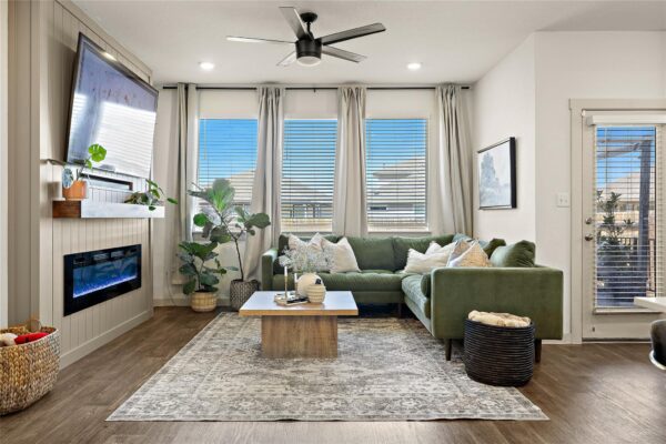 219 Greens Bayou Trl, Hutto