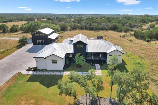 150 Wandering Oak Cir, Burnet