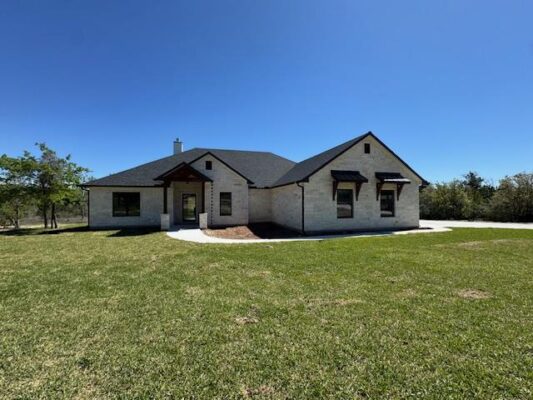 123 Lariat Ct, Bastrop