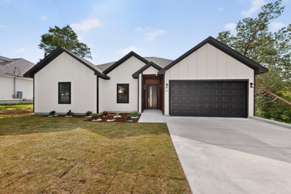 137 N Pohakea Dr, Bastrop