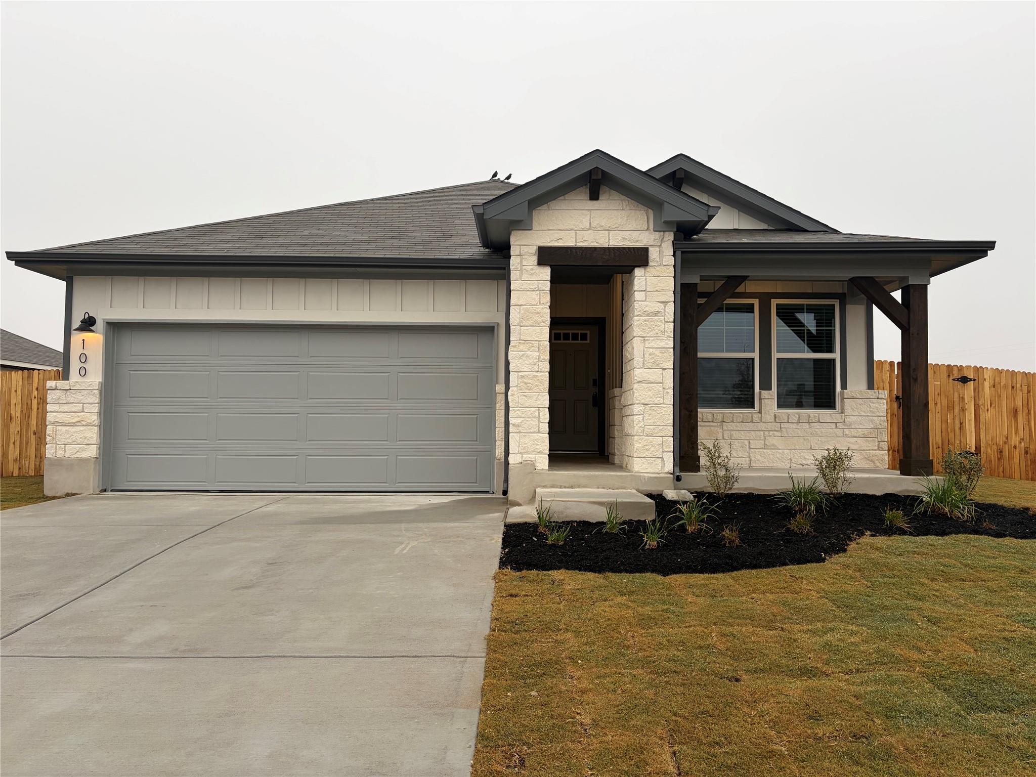 100 Honey Bee Rd, Jarrell, TX 76537