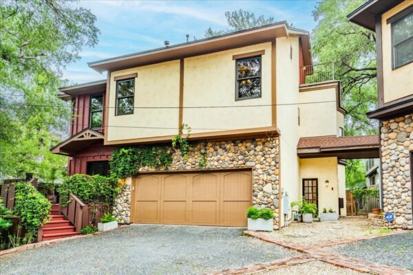 3012 S 4th St #B, Austin