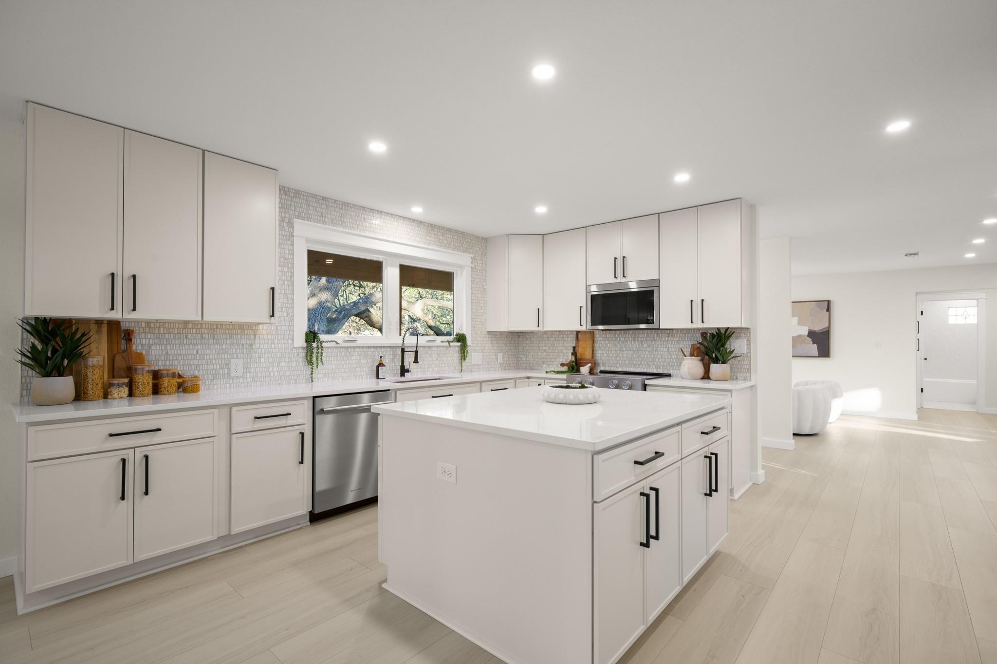404 Bittern Cir, Buda, TX 78610