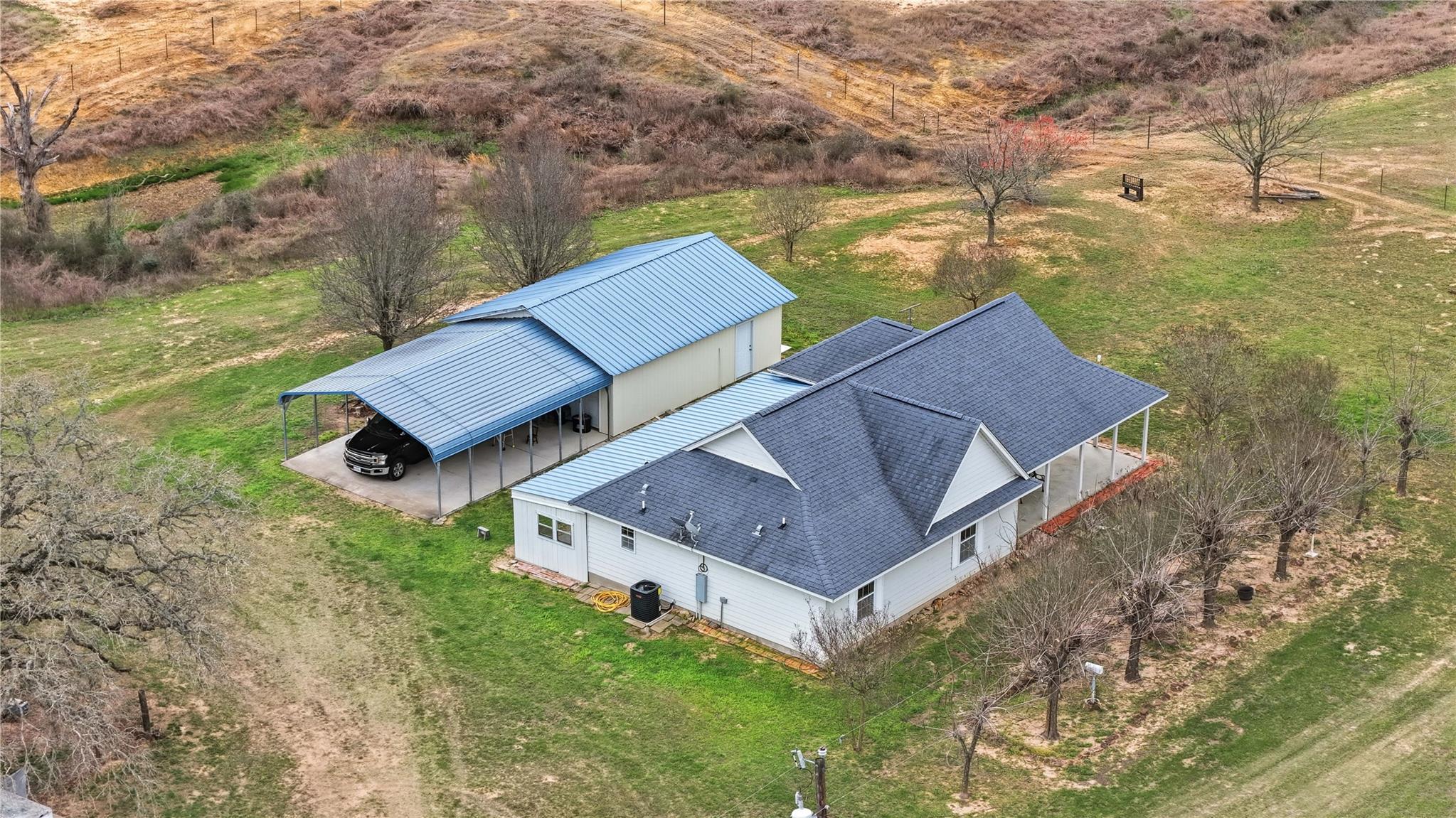 369 Young School House Rd, Smithville, TX 78957