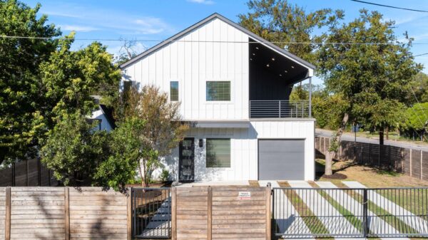102 W Fawnridge Dr, Austin