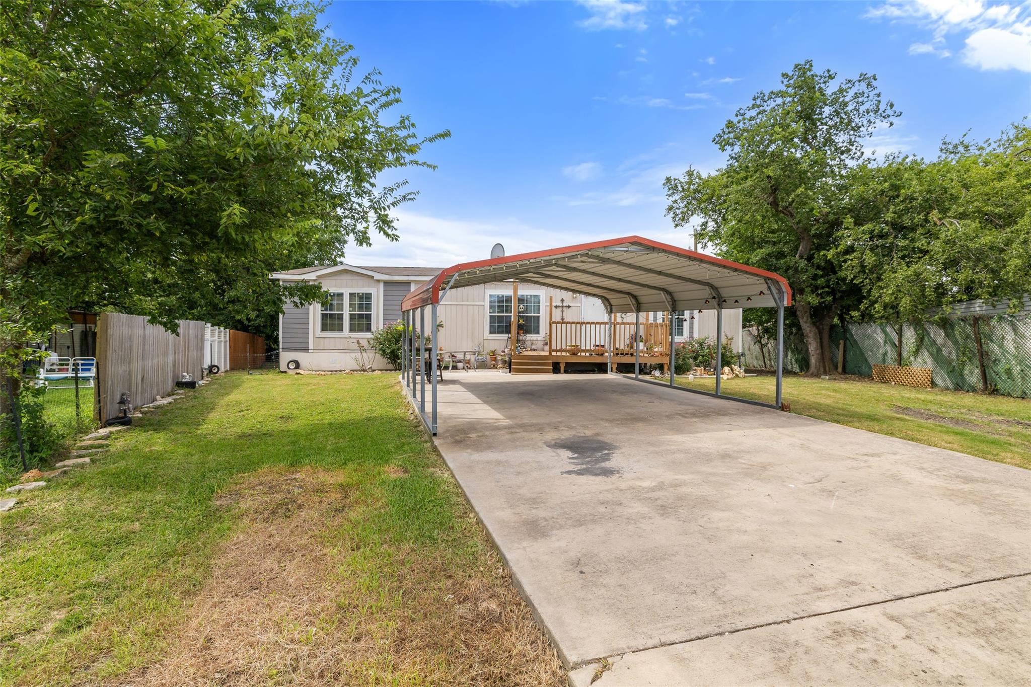 418 Lenora Dr, Taylor, TX 76574