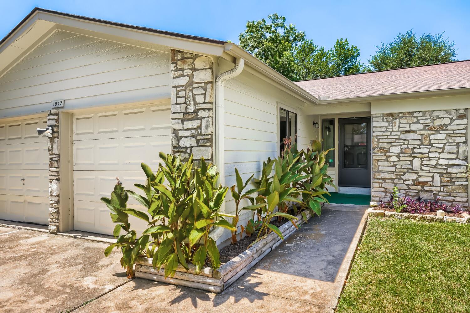 1907 Mirabeau St, Austin, TX 78727