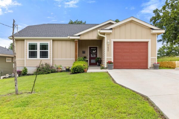 1625 Packsaddle Trl, Kingsland