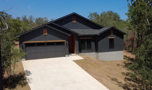 140 Heleakala Dr, Bastrop
