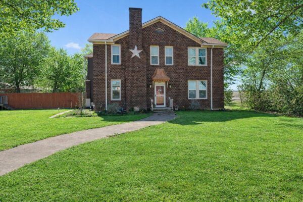 1543 W Clark St, Bartlett