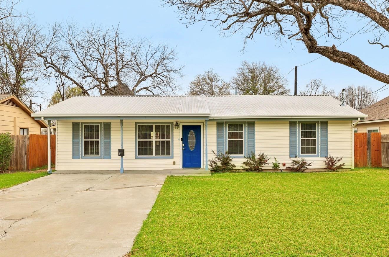 803 E 3rd St, Georgetown, TX 78626