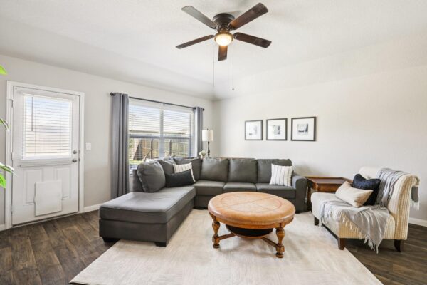 102 Harlan Dr, Hutto