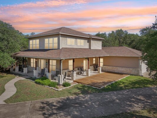 600 Augusta Cir N, Point Venture