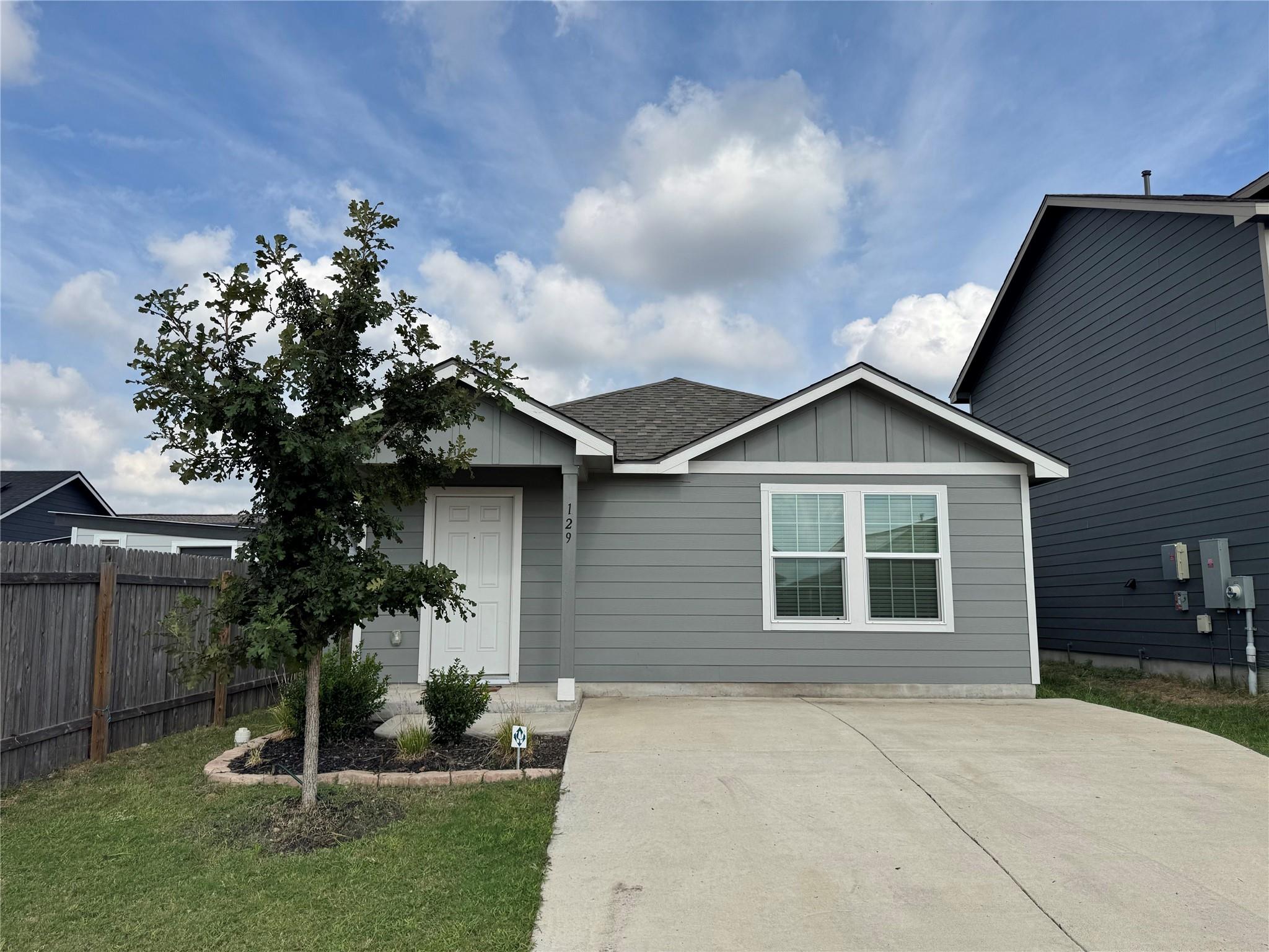129 Tufted Duck Path, Uhland, TX 78640