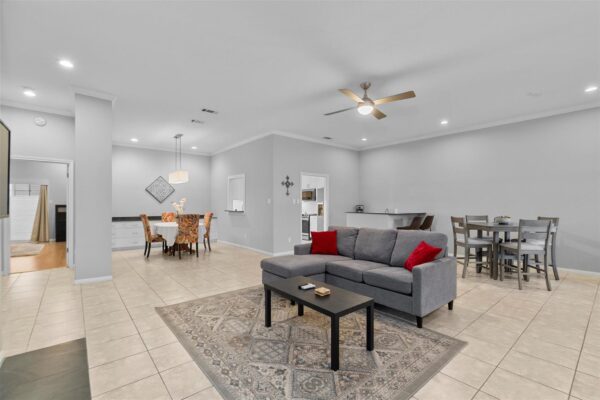 11003 Pinehurst Dr #6, Austin