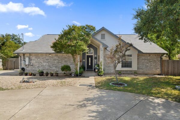 1102 Oak Hollow Dr, Leander