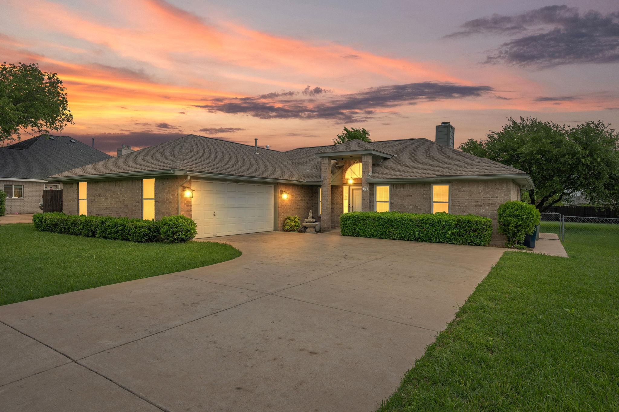 1816 Emerald Isle Dr, Leander