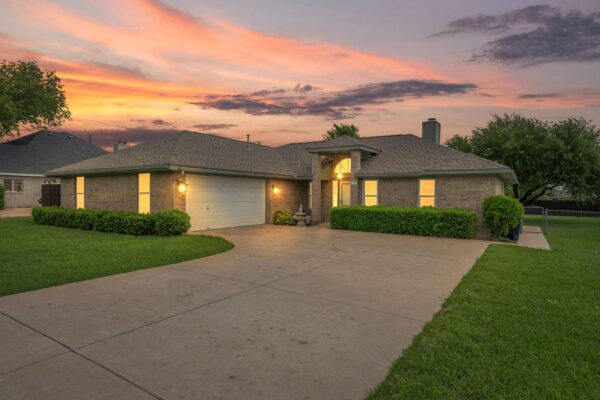 1816 Emerald Isle Dr, Leander
