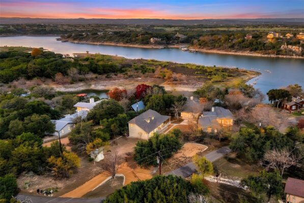25400 Cove Dr, Spicewood