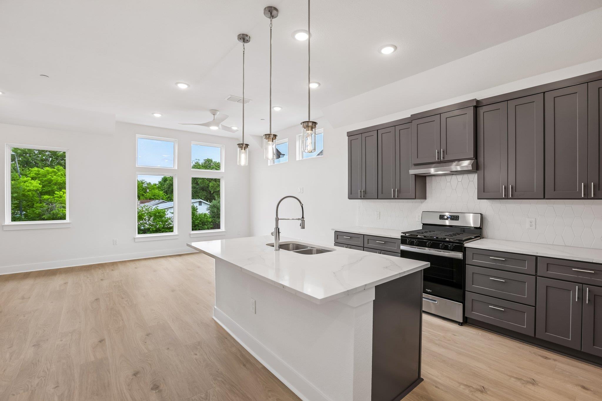 200 W 56th St #1104, Austin, TX 78751