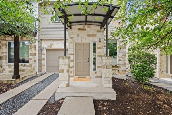 909 Mountaineer Ln, Austin