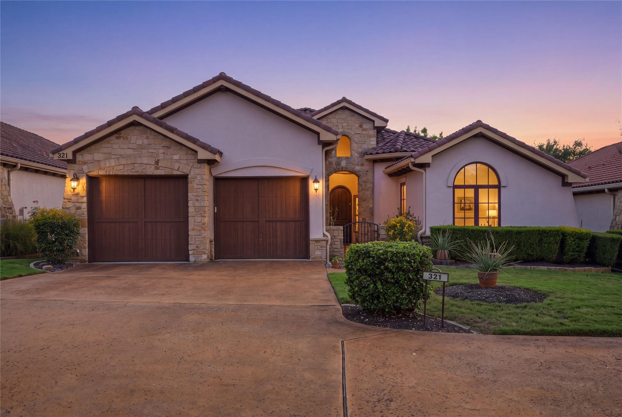 321 Jack Nicklaus Dr, Lakeway, TX 78738
