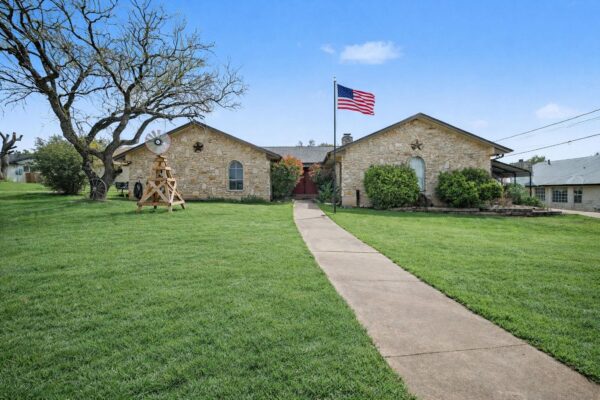 103 Oak Ridge Cir, Georgetown