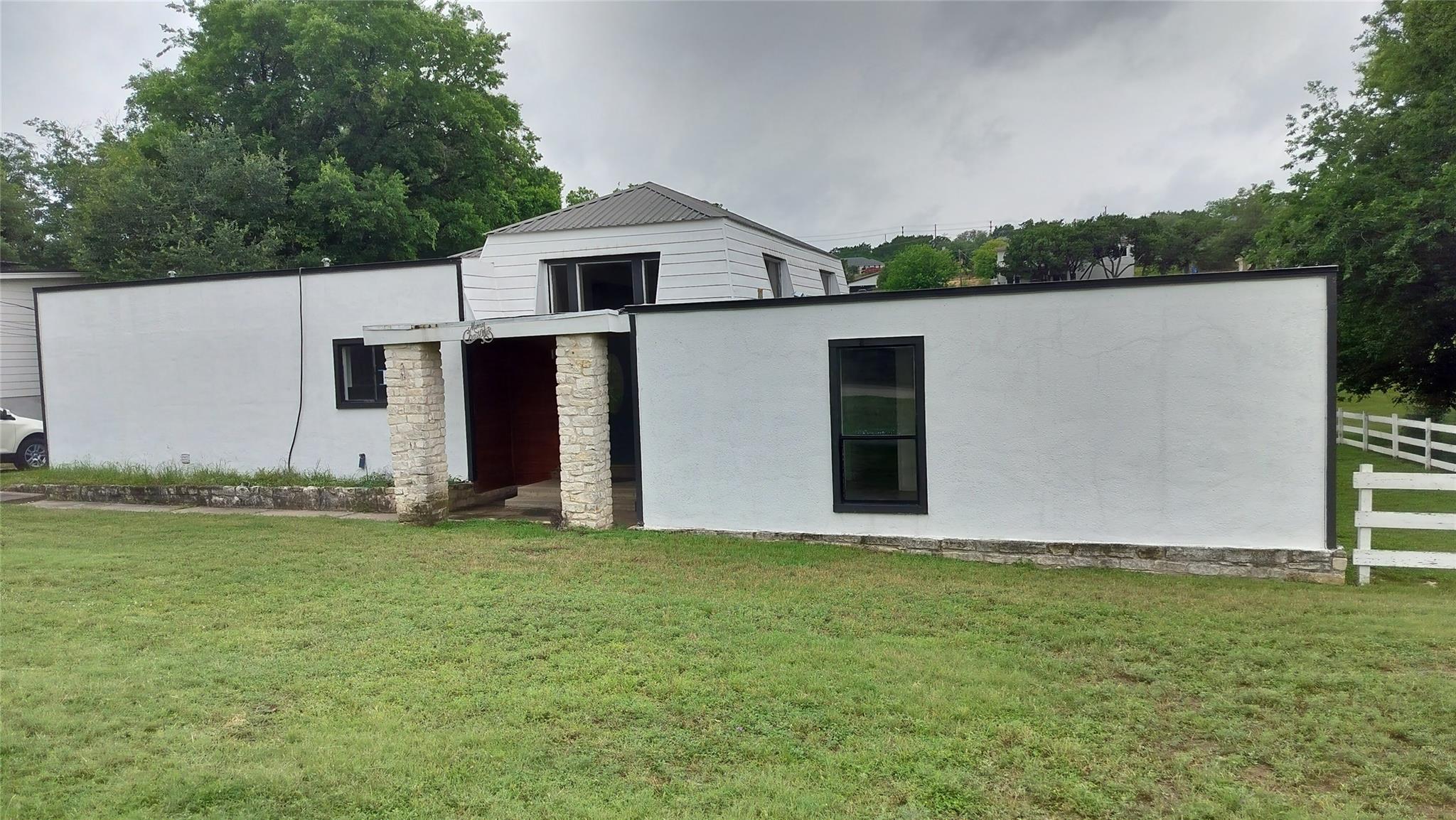 20707 Greenpark Dr, Lago Vista, TX 78645