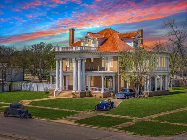 117 E 6th St, Taylor, TX 76574