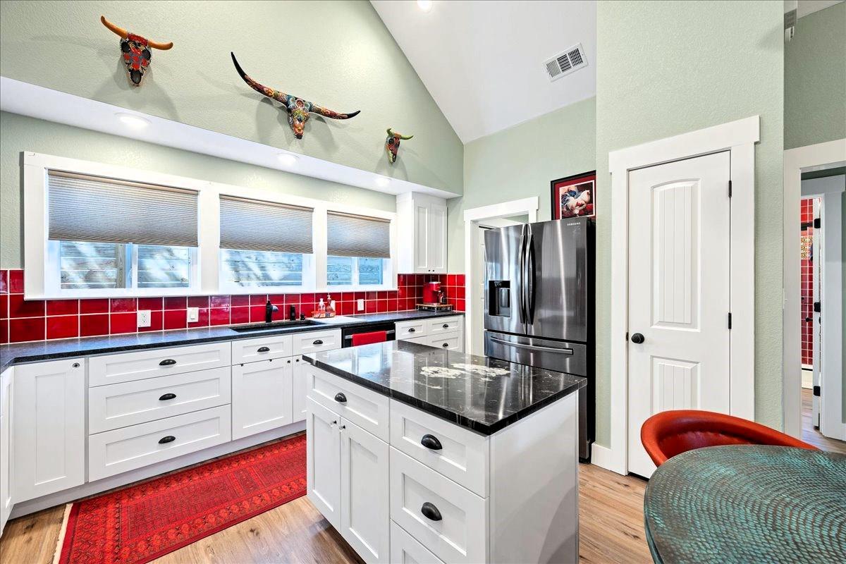 10502 W Lakeview Dr, Jonestown, TX 78645