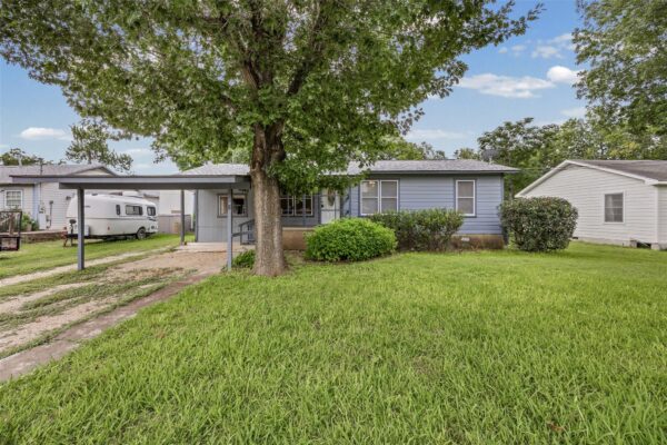 914 Plum St, Lockhart
