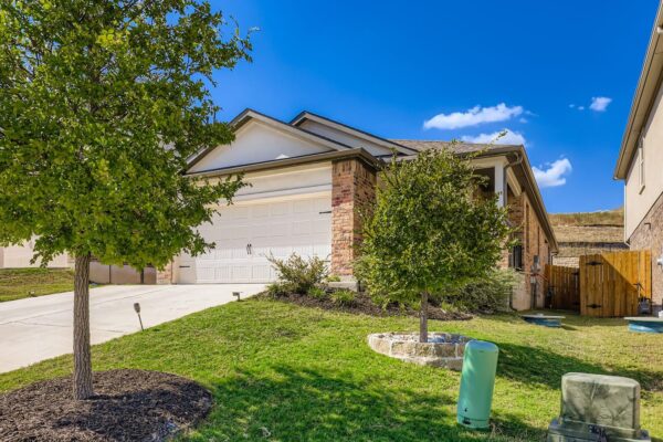 8212 Purple Aster Pass, Lago Vista