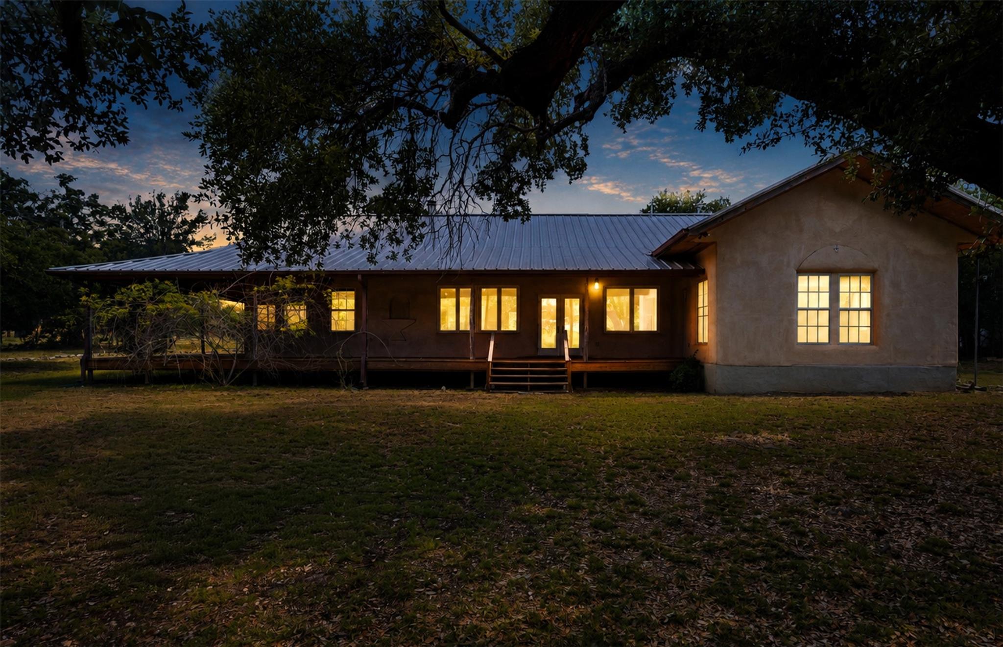 981 River Bend Dr, Blanco, TX 78606