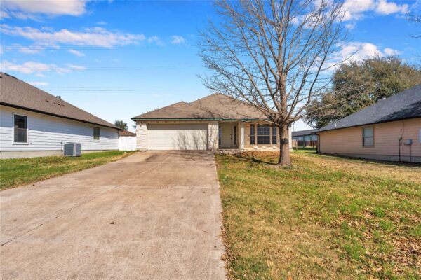 204 Cailin Ct, Burnet