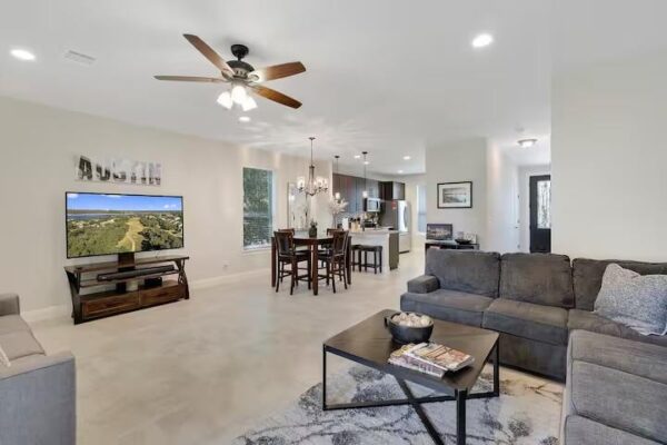 585 Demarett Dr, Point Venture