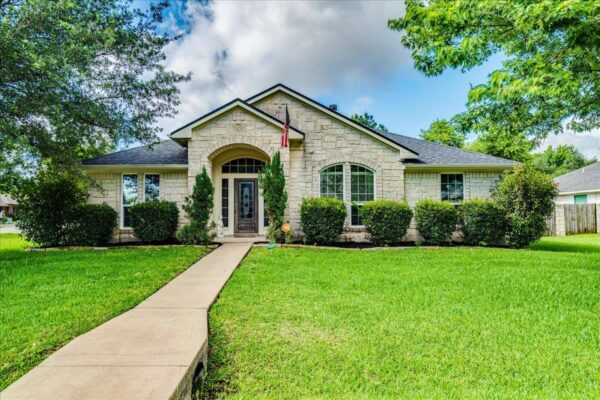 103 Nopal Ln, Buda