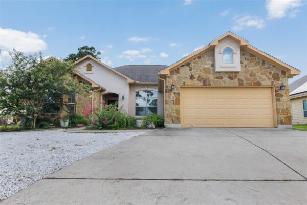 220 Tahitian Dr, Bastrop