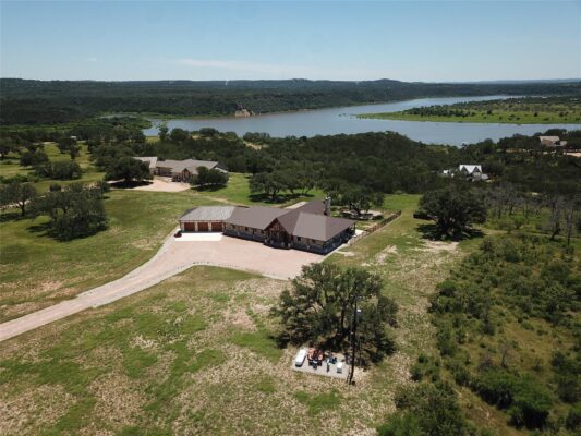 195 Chimney Cove Dr, Marble Falls