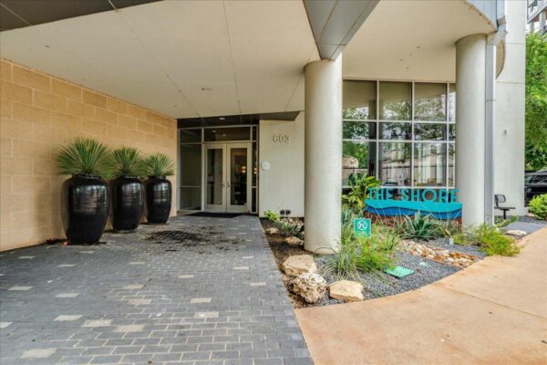 603 Davis St #1704, Austin