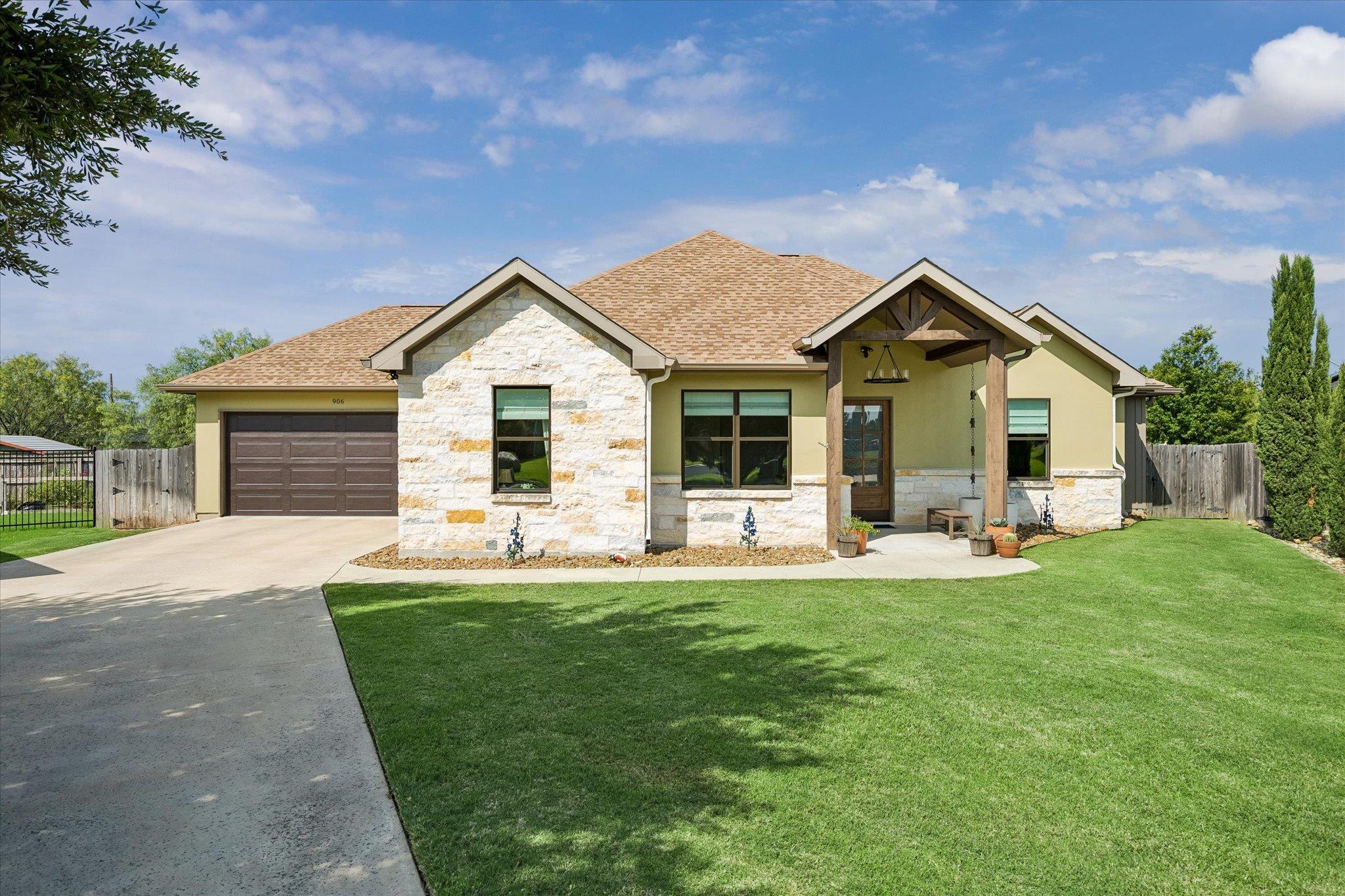 906 Canyon Oak Cir, Marble Falls, TX 78654