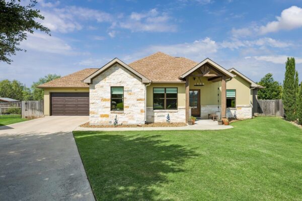 906 Canyon Oak Cir, Marble Falls
