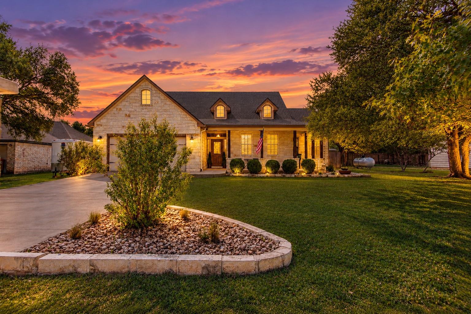 27 Whispering Valley Dr, Wimberley, TX 78676