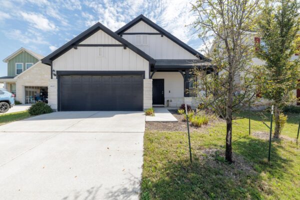 1620 Holly Lake Dr, Leander