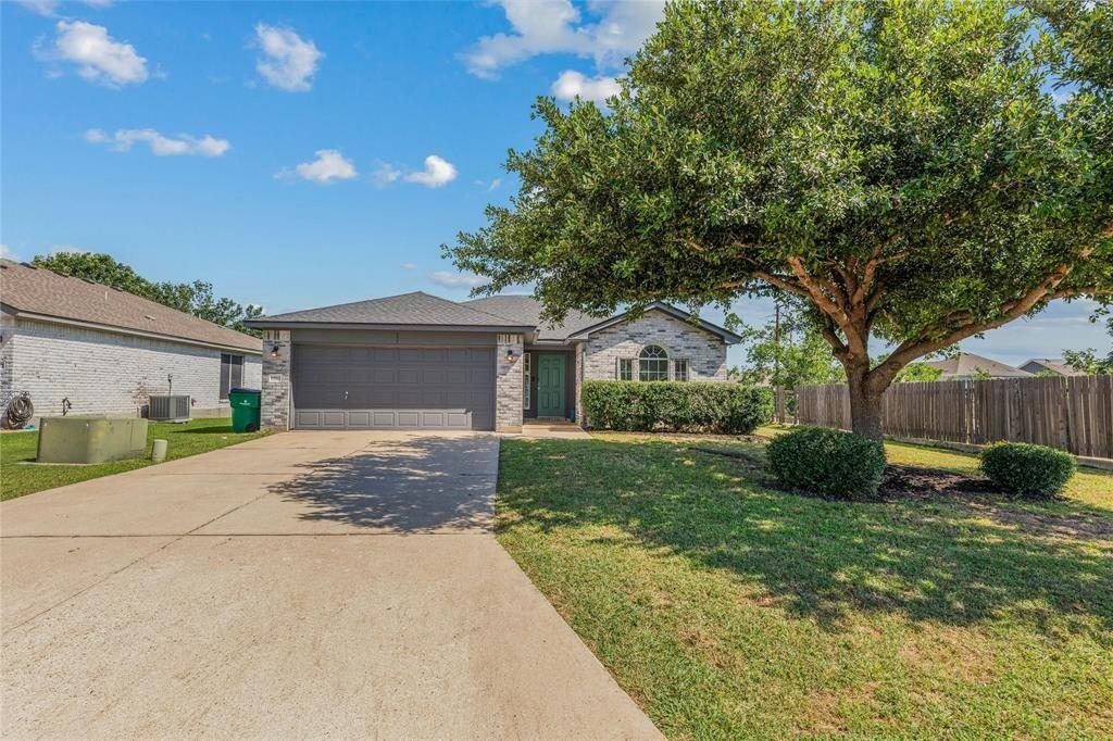 1910 Oaklawn Dr, Taylor, TX 76574