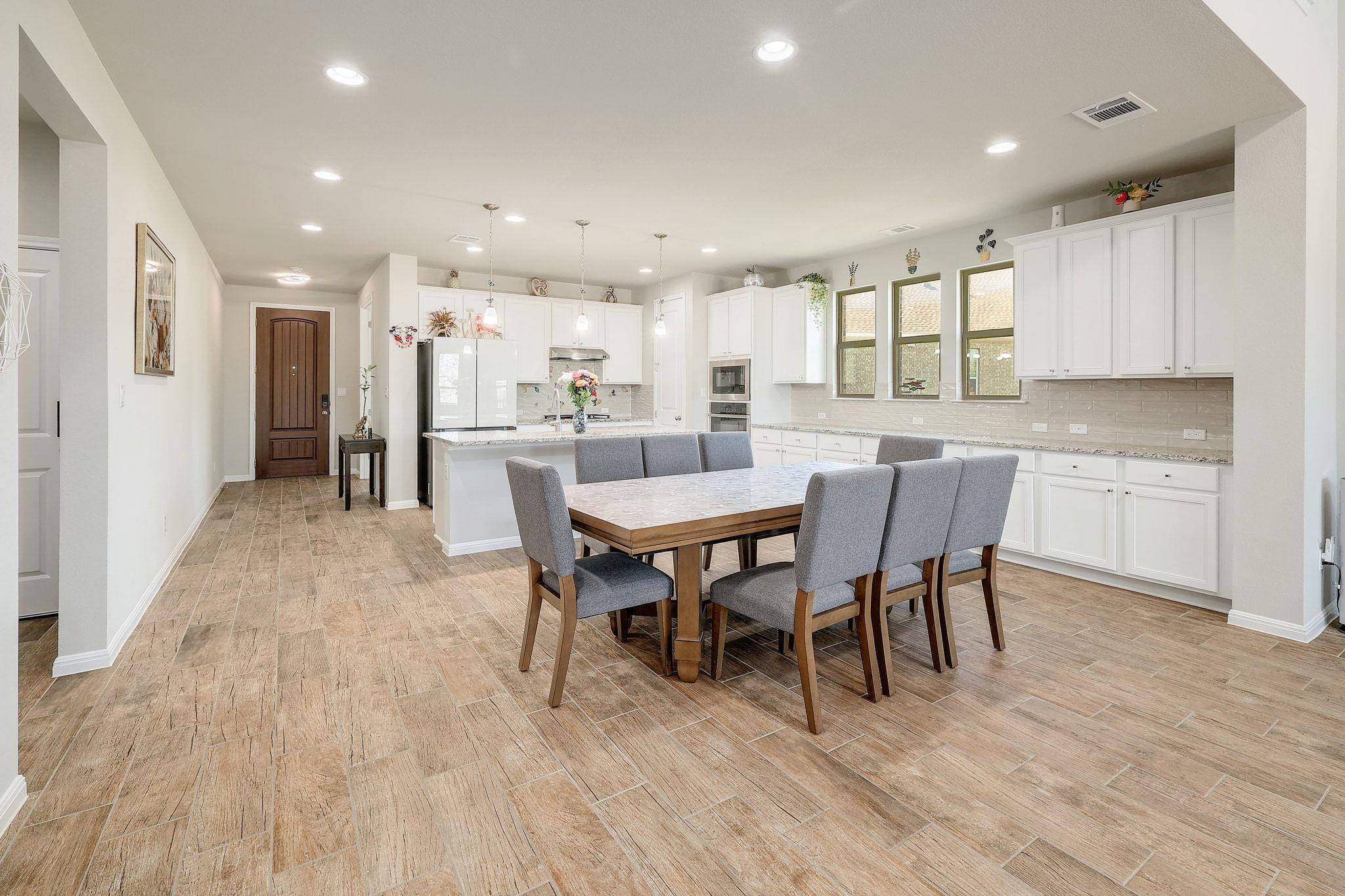 1136 Almeria Bnd, Leander