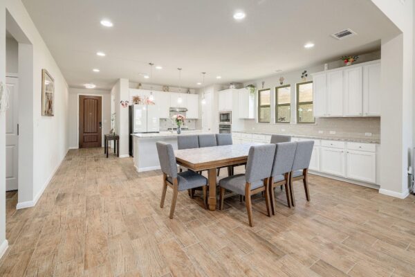 1136 Almeria Bnd, Leander