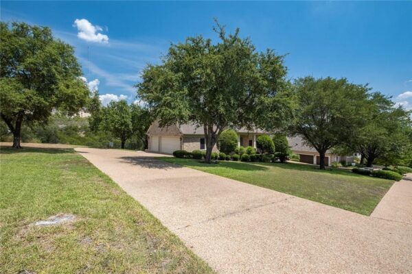 1733 Canonero Dr, Austin